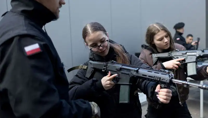 Polonya, Savaş Hazırlıklarına Başladı: Siviller Askeri Eğitim Alıyor