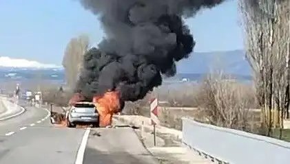 Kütahya'da Seyir Halindeki Araçta Alevler İçinde Korkutan Yangın