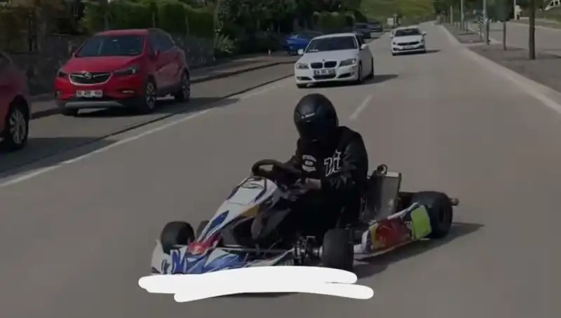 Tehlikeli Drift Gösterisi: Go-Kart Sürücüsü Yolda Fındık Kabukları Gibi Kaydı!