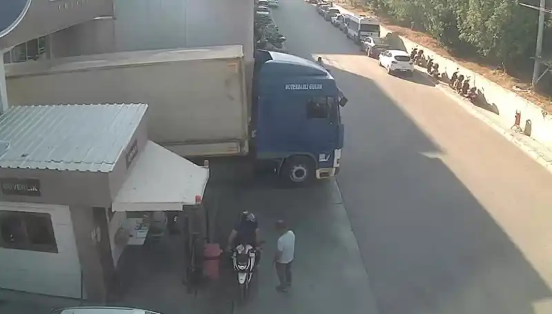 Güvenlik Güçleri Nakliye Şebekesine Operasyon Düzenledi, Milyonlarca Liralık Ürün Ele Geçirildi