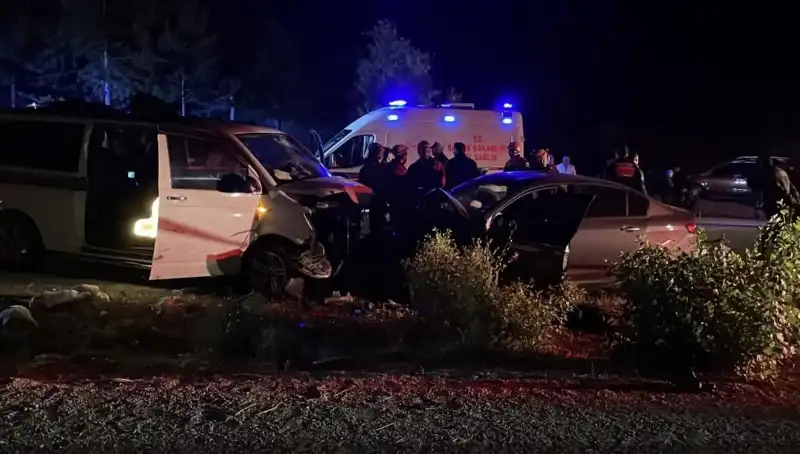 Ters Yön Faciası! Kafa Kafaya Çarpışma: Ölü ve Yaralıların Sayısı Artıyor