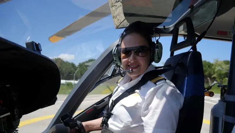 Türkiye'nin Kadın Ambulans Helikopter Pilotu: Yer Çekimine Meydan Okuyor!