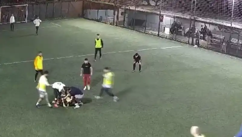 İki Ayrı Halı Sahada İki Şok Edici Ölüm Olayı!