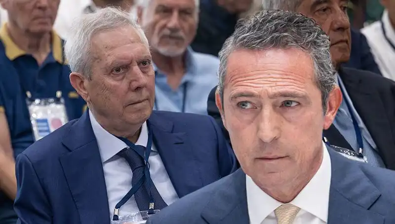 Fenerbahçe Divan Kurulu'nda Aziz Yıldırım'ın Adaylık Açıklaması Şok Yüzde İfade Edildi