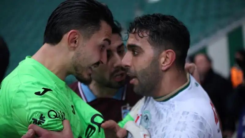 Konyaspor-Trabzonspor Maçında Gergin Anlar: Uzatma Dakikalarında Tansiyon Yükseldi