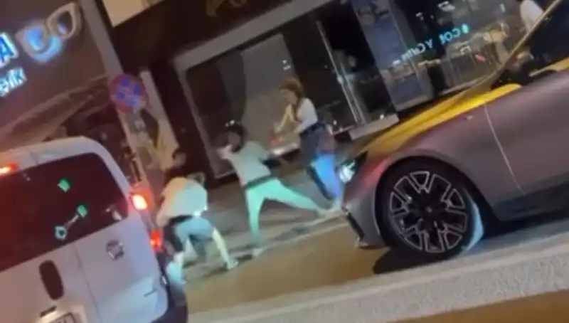 Cadde Boks Ringine Dönüştü: Şehirde Göz Alıcı Mücadeleler Yaşandı