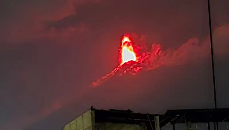 Fuego Yanardağı'ndan Yükselen Tehlike: 30 Bin Kişiye Tahliye Uyarısı