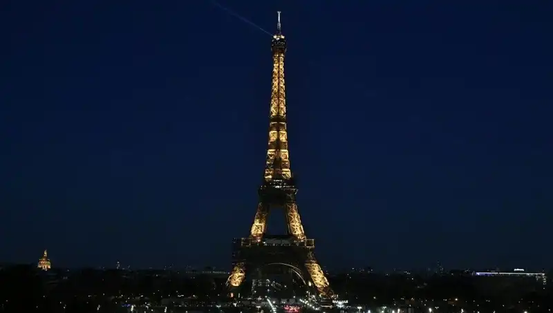 Eyfel Kulesi'ne Saldırı Planı: Paris'te Şok Tutuklamalar