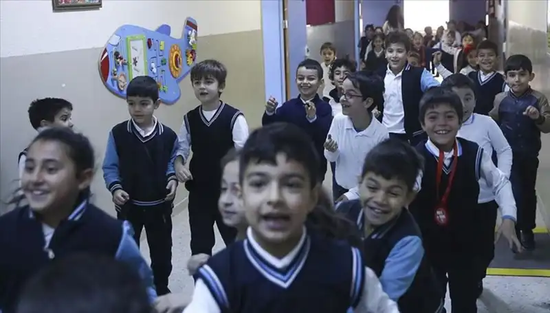 2025 Okul Açılış Takvimi: Öğrencileri Bekleyen Yenilikler ve Tatil Programı