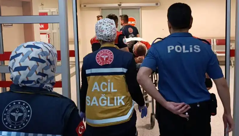 Trafik Kazasında İki Yaralı: Polis Ekiplerinin Zorlu Anları