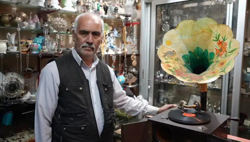 44 Yıldır Antikacılık Yapan Usta, Asırlık Gramofonlarıyla Geçmişe Yolculuk Yapıyor