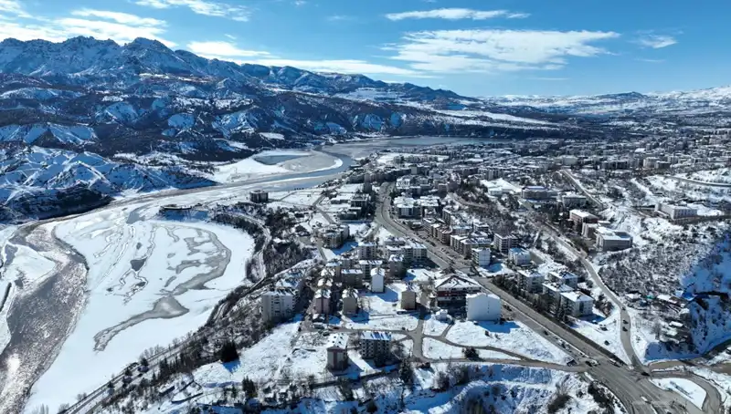 Tunceli'de Yaşanan Olumsuz Hava Koşulları 131 Köy Yolunu Ulaşıma Kapadı