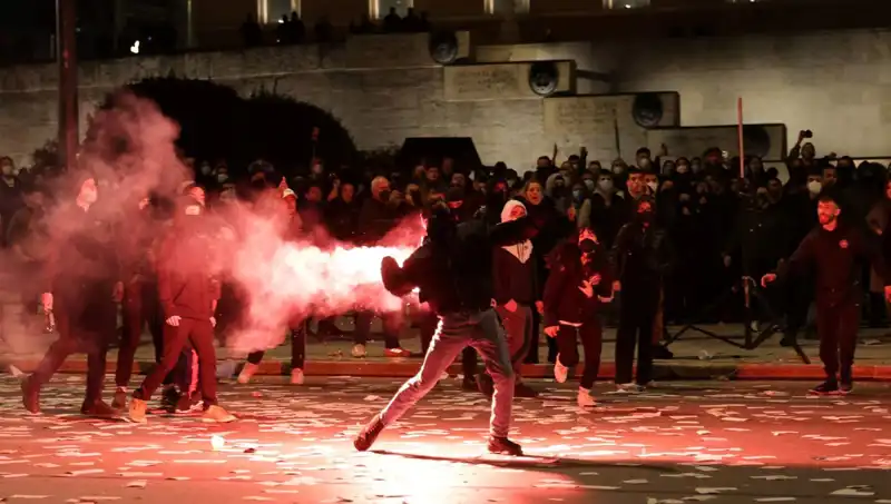 Yunanistan'da Hükümete Gensoru: Sokaklarda Protestolar Büyüyor