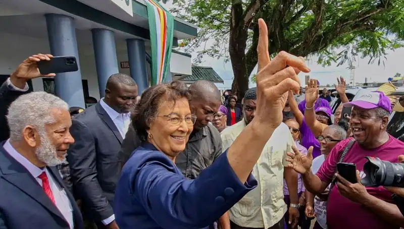 Surinam’ın Tarihinde Bir Dönüm Noktası: İlk Kadın Devlet Başkanı Göreve Başladı