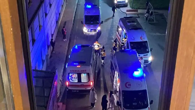Akşam Yemeğinden Zehirlenme Skandalı: 53 Öğrenci Hastaneye Kaldırıldı!