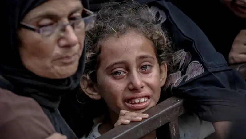 Gazze'de Kriz Derinleşiyor: İsrail Askeri Yemekleri Toprağa Gömerek Açlıkla Mücadele Ediyor