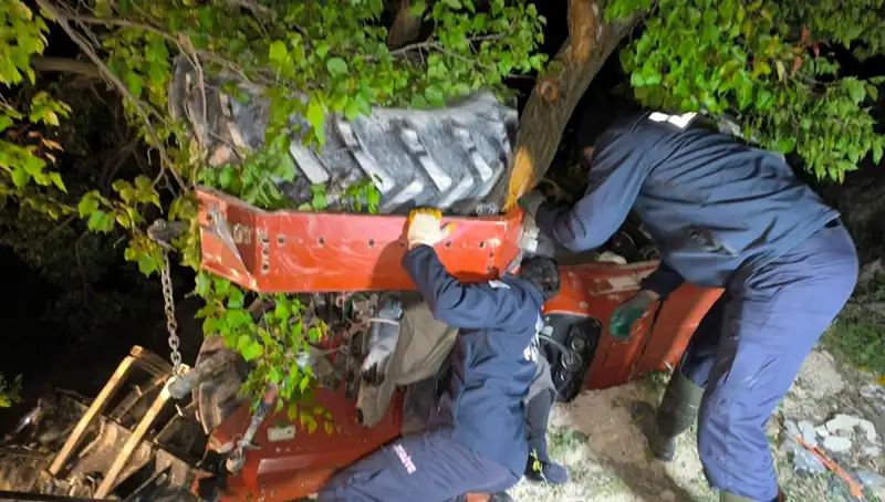 Kontrolden Çıkan Traktör Devrildi: Sürücüsünün Acı Kaderi