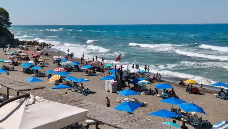 Akçakoca'da Geçici Deniz Yasağı: Neden ve Sonuçları Nelerdir?