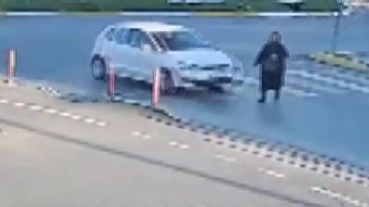 Araç Çarptı, Yardım Beklerken İkinci Kaza