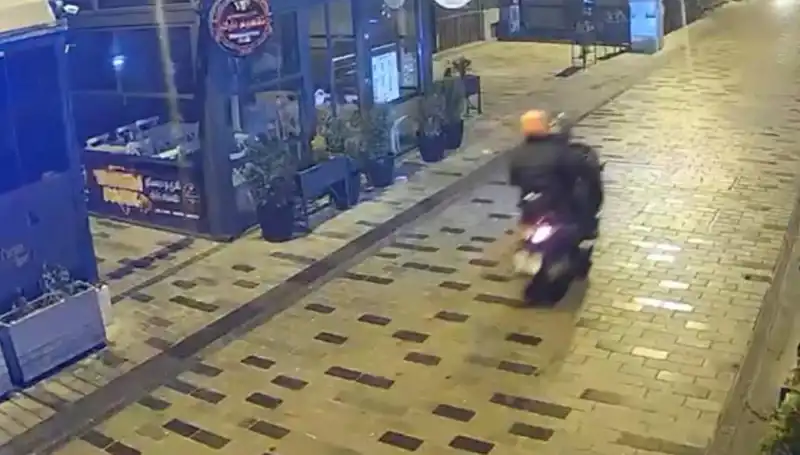 Gece Kulübünde Haraç Saldırısı: Torpil ve Silah Ateşiyle İkamet Edildi