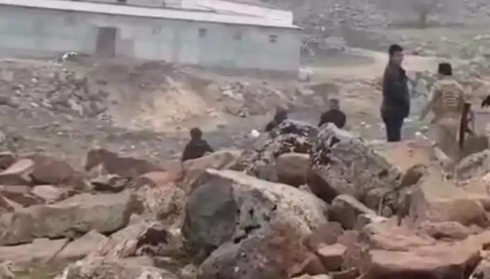 Diyarbakır'da Taşlı, Topalı ve Silahlı Kavga: 3 Can Gitti, Yaralılar Var!