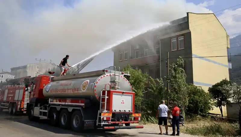 Şehir Merkezindeki Çatı Katı Yangını Korku Dolu Anlar Yaşattı