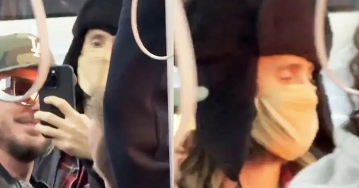 Jared Leto İstanbul’da Taksi Bulamayınca Toplu Taşıma Deneyimi Yaşadı: Belediye Otobüsüne Bindi