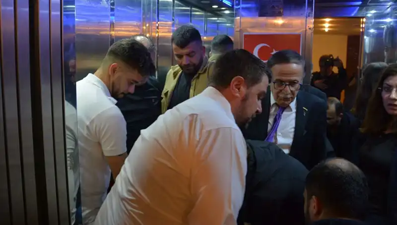 Volkan Konak’ın Anmasında Kalp Krizi Geçiren Hayranı Hayatını Kaybetti
