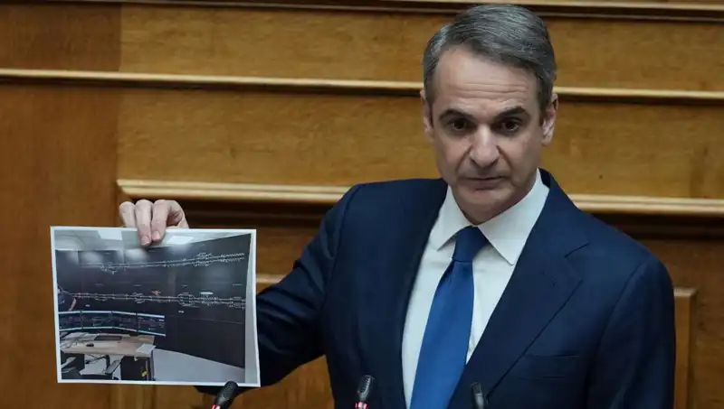 Yunanistan'da Yeni Dönem: Miçotakis Hükümeti Protestolar Karşısında Çöktü