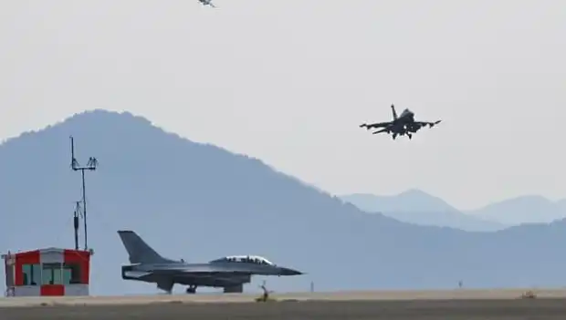 Güney Kore'deki Askeri Tatbikatta Savaş Uçağı Köyü Bombaladı: 7 Yaralı