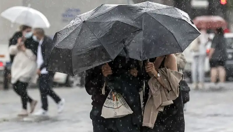 İstanbul'u Bekleyen Kış Soğuğu: Sağanak Yağışlar Günler Boyu Devam Edecek
