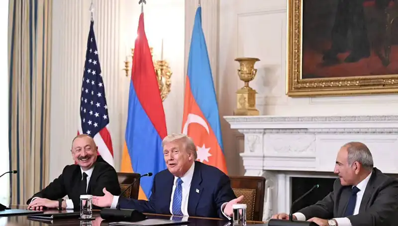 Aliyev'den Ermenistan'a Çarpıcı Anayasa Çağrısı: "Zaman Kaybetmeyelim"
