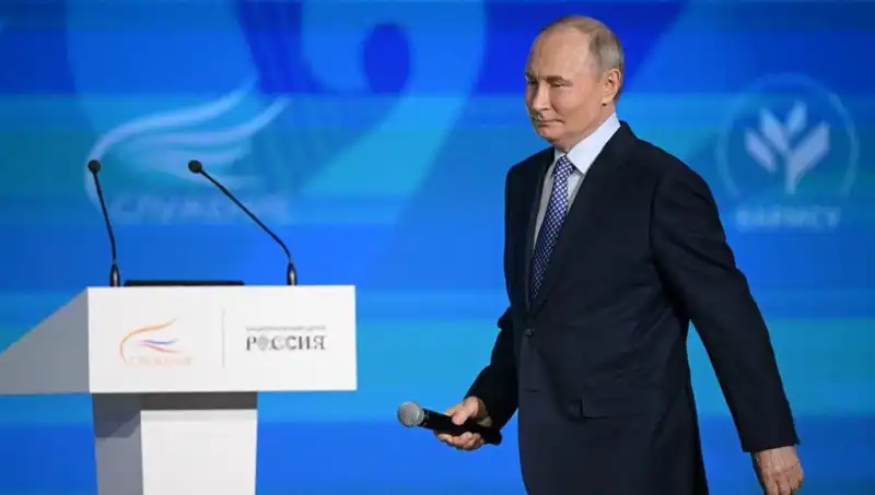Rusya'da "Yabancı Ajan" Yasası: Putin'den Yeni Adım!