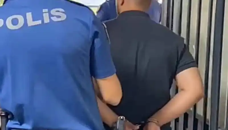 İzmir'de Polise Saldırı: Şahıs Tutuklandı, Olayın Ayrıntıları Belirginleşiyor