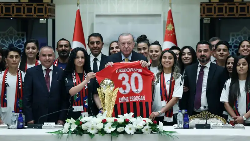 Cumhurbaşkanı Erdoğan, Yüksekovaspor Kadın Futbol Takımı’nı Kabul Etti: Geleceğin Yıldızlarıyla Buluşma