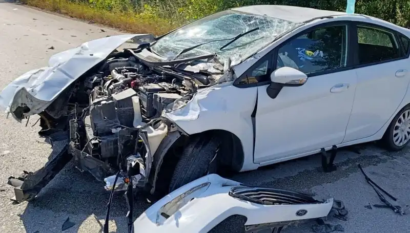 Çanakkale'de Korkunç Trafik Kazası: 2 Kişi Yaralandı