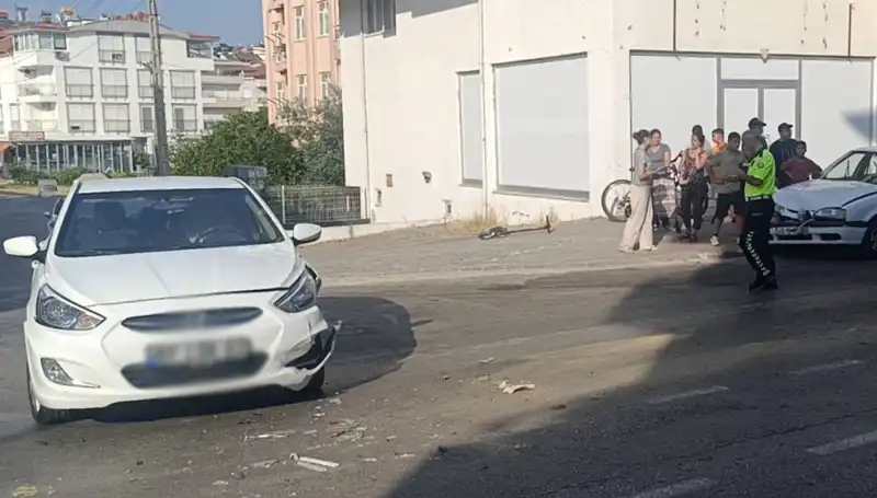 Antalya'da Korkunç Kaza: İki Otomobil Çarpıştı