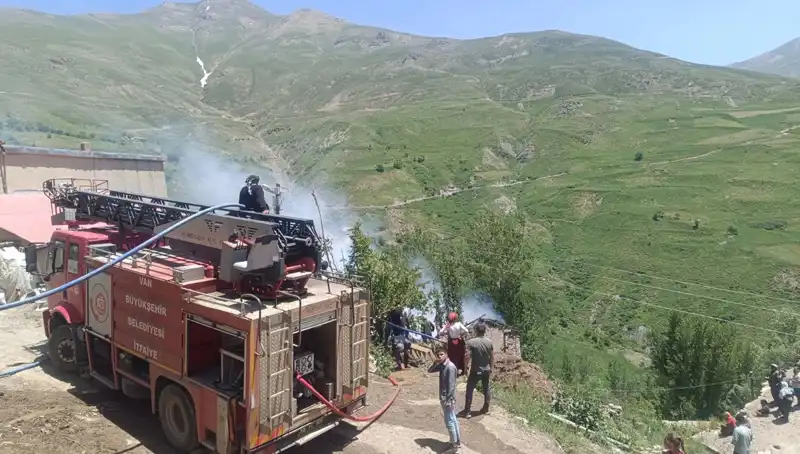 Van’da Trajik Yangın: 7 Yaşındaki Çocuk Hayatını Kaybetti