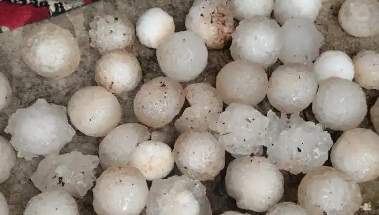 Şanlıurfa'da Şaşırtan Hava Olayı: Kar Topu Büyüklüğünde Dolu Yağışı