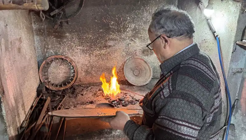 Baba Mesleğini 20 Metrekarelik Dükkanında Yaşatan Usta: Geleneği Devam Ettiriyor