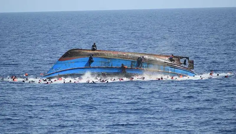 Filipinler'de Gemi Alabora Oldu: Can Kaybı ve Arama Kurtarma Çalışmaları Devam Ediyor