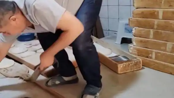 Pide Fırınına Terlikle Girmek Binlerce Liraya Mal Oldu!