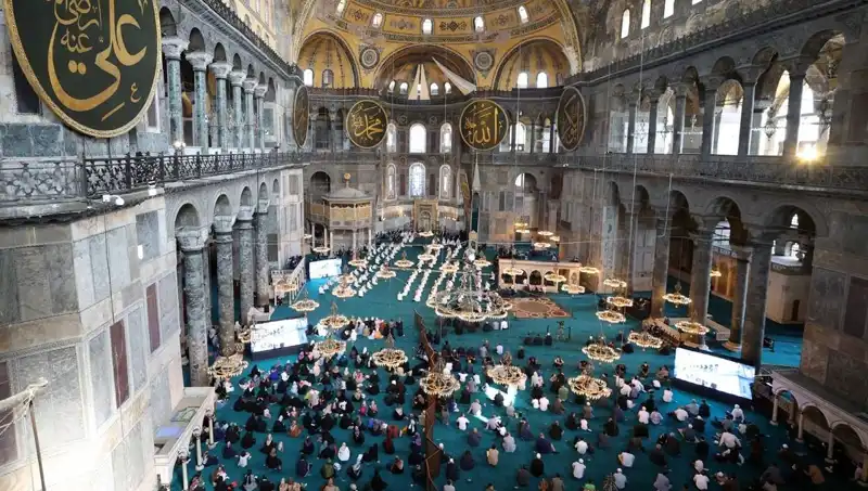 Ayasofya'nın Kapısını Kıran Şahsa Verilen Ceza Dikkatleri Üzerine Topladı