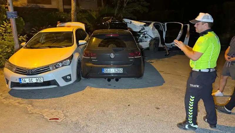Alkollü Sürücü Sokağı Harabeye Çevirerek Kaçtı!