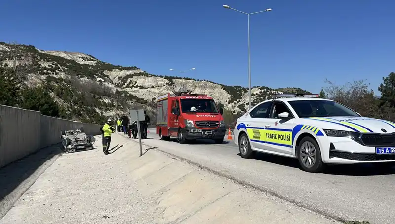 Burdur'da Feci Kaza: İki Çocukla Birlikte Dört Kişi Yaralandı