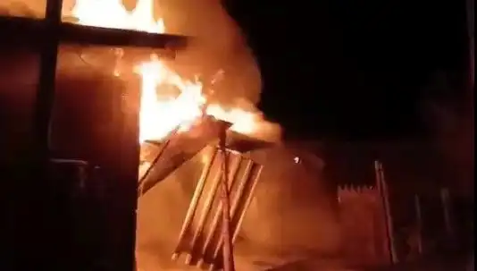 Karabük'te Alevler İki Evi Yaktı: Büyük Panik ve Zarar!
