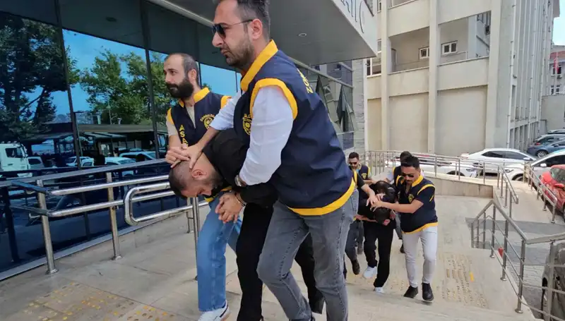 FETÖ Yalanlarıyla Yüzlerce Milyonluk Vurgun: Gerçekler Ortaya Çıkıyor!