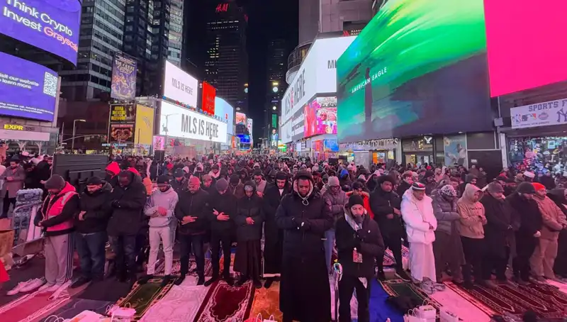 New York Times Meydanı’nda Tarihi Teravih Namazı ve Türkiye'nin Sembolik Temsili