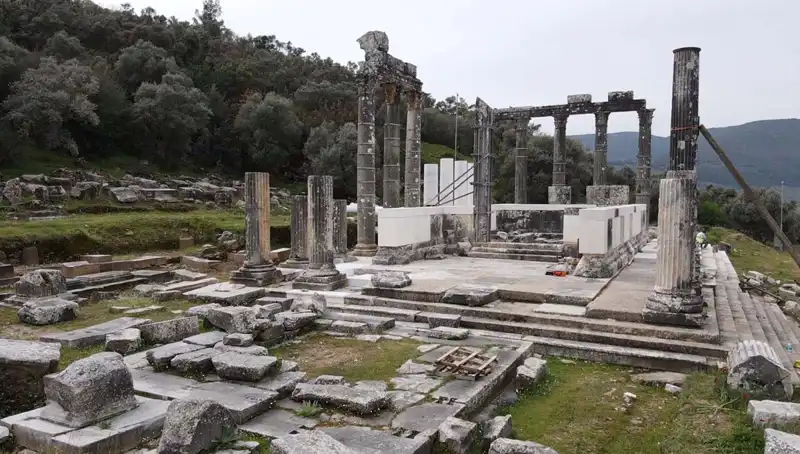 Zeus Tapınağı'ndaki Restorasyon Çalışmaları Tüm Hızıyla Devam Ediyor