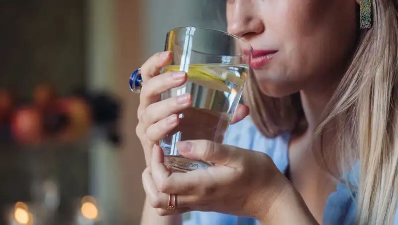 Aç Karnına 1 Litre Su İçmek: Vücudunuzda Ne Gibi Değişiklikler Oluyor?